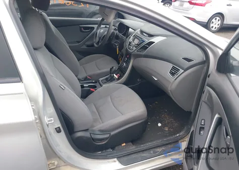 2016 Hyundai Elantra Se z USA, uszkodzony, nr VIN 5NPDH4AE3GH727965